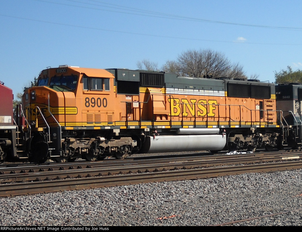 BNSF 8900